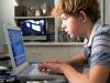 دراسة بريطانية: صحة الأطفال العقلية مهددة بسبب مخاطر الانترنت