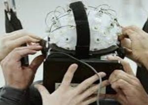 فريق بحث عالمي يطور غطاء رأس للتواصل مع مرضى الشلل الكلي