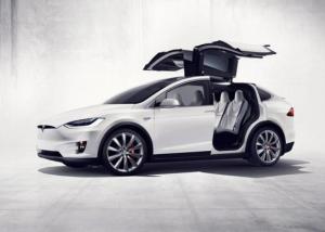 "Ford" تدفع 200 آلف دولار تقريبا للحصول على أول سيارة Tesla Model X