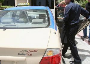 تاكسي دبي توفر واي فاي مجاناً في مركبات الليموزين