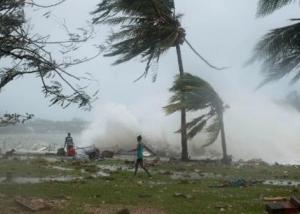 إغلاق المدارس ووضع البحرية في حالة تأهب مع اقتراب إعصار من جنوب الهند