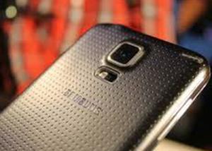 مع إقتراب اطلاق"   Galaxy S6" : سامسونج تذكرنا بأن Galaxy S5 مقاوم للماء