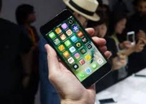 أدلة جديدة تكشف عزم آبل إستخدام شاشات OLED في الجيل المقبل من iPhone