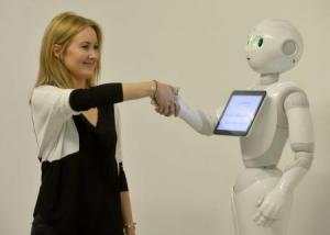 دراسة : الروبوت ينافس حملة الماجستير والدكتوراة على الوظائف
