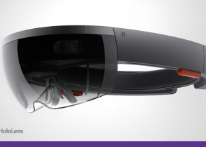 أعلنت مايكروسوفت عن نظارتها للواقع الإفتراضي تحت اسم HoloLens،  في المؤتمر ظهر المنتج في عرض فيديو مبهر، حيث يقوم شخص برؤية تطبيقات مختلفة في أماكن مختلفة من منزله، مثل تشغيل فيديو على الجدار بشكل افتراضي، أو ظهور أزرار التطبيقات على الطاولة. مايكروسوفت تقول بأن هذه التطبيقات حقيقية، و يمكن للحضور اليوم تجربة الجهاز الجديد من مايكروسوفت.