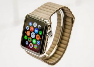 ساعة Apple Watch تحصل على جائزة أجمل ساعة ذكية