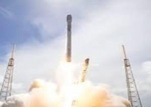 سبيس إكس تنجح بإطلاق واستعادة صاروخ في فلوريدا