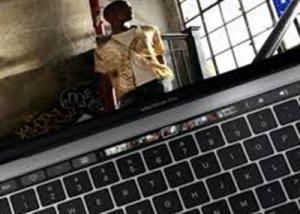 مستخدمي MacBook Pro يعانون من ضعف البطارية