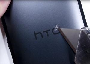 الهاتف HTC 10 الجديد يخضع بدوره لإختبارات الخدش والحرق والإنحناء