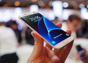 الطلبات المسبقة على هواتف Galaxy S7 في أوروبا تفوق Galaxy S6 بنحو 250%