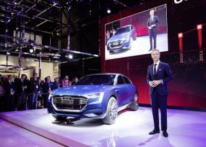 Audi تكشف عن سيارة Audi e-tron الكهربائية الذاتية القيادة في معرض CES 2016