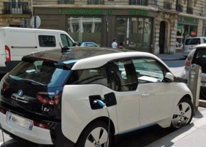BMW تُخطط لإنتاج المزيد من السيارات الكهربائية الفاخرة