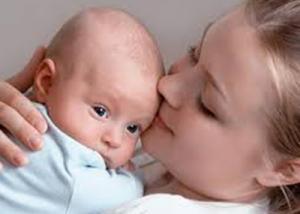 الرضاعة الطبيعية تسكن آلام الرضع أثناء التطعيم