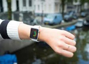" آبل " تطلب مكونات" Apple Watch 2 " من بعض مورديها