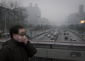 رياح ليلية تزيح التلوث وتعيد الزرقة إلى سماء بكين