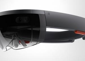 مايكروسوفت تشحن خوذتها للواقع المعزز   HoloLens للمطورين