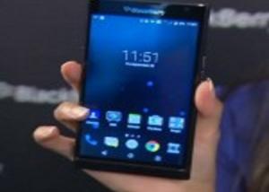 Carphone Warehouse "يستعرض عملية فتح صندوق الهاتف Blackberry Priv   