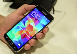 هاتف " Galaxy S5 " يحصل على اعلى علامات قوة التحمل