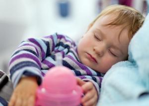 النوم مبكرا يحمي الاطفال من البدانة في مرحلة المراهقة