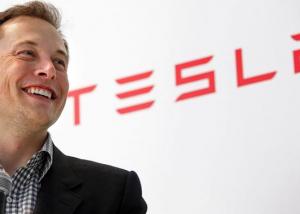 رئيس شركة Tesla يوضح موقفه بشأن شركة آبل وخططها على شبكة تويتر