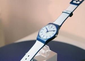 "Swatch" توقع صفقة مع Visa لجلب إمكانية الدفع عبر NFC للساعة الجديدة Swatch Bellamy