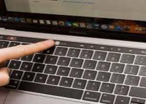 شريط Touch Bar في حواسيب MacBook Pro يمكن إستخدامه للغش في الإمتحانات
