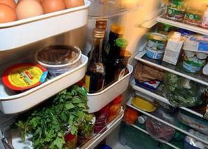 تحذير من حفظ الأطعمة في الثلاجة من دون تغطيتها